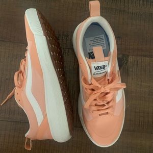 Women’s vans ultra range exo size 7